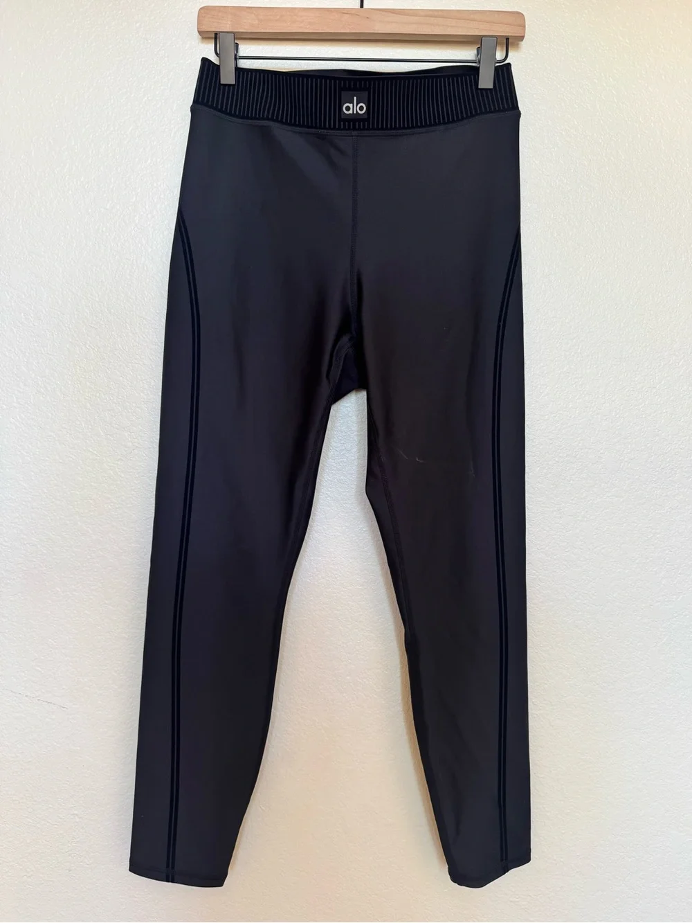 ALO Yoga Women’s Black Logo Leggings